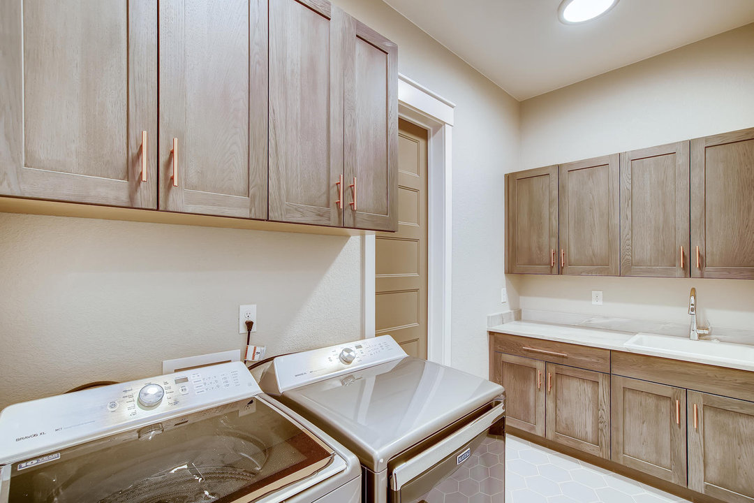 Valdoro Laundry Room