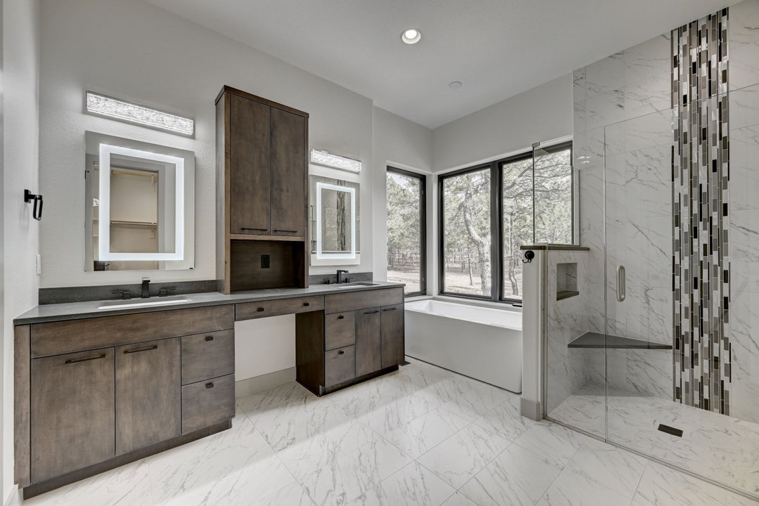 Valdoro 21 Master Bathroom